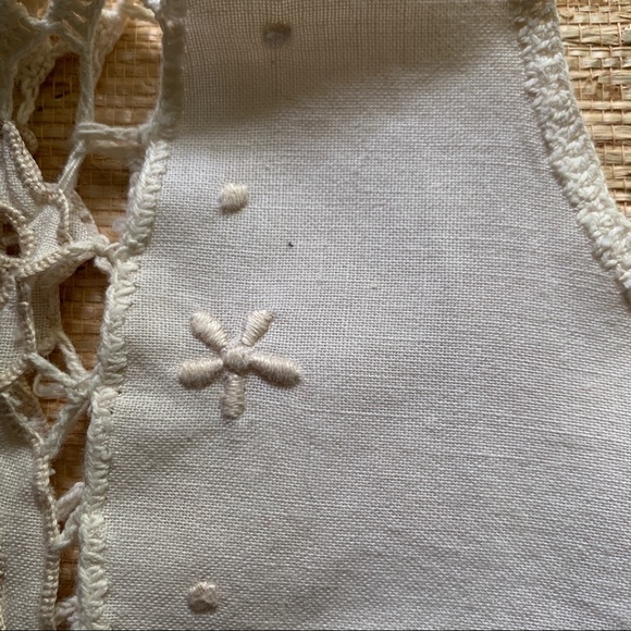 Vintage Ivory One-Piece Embroidered Lace Collar - Picture 3 of 8